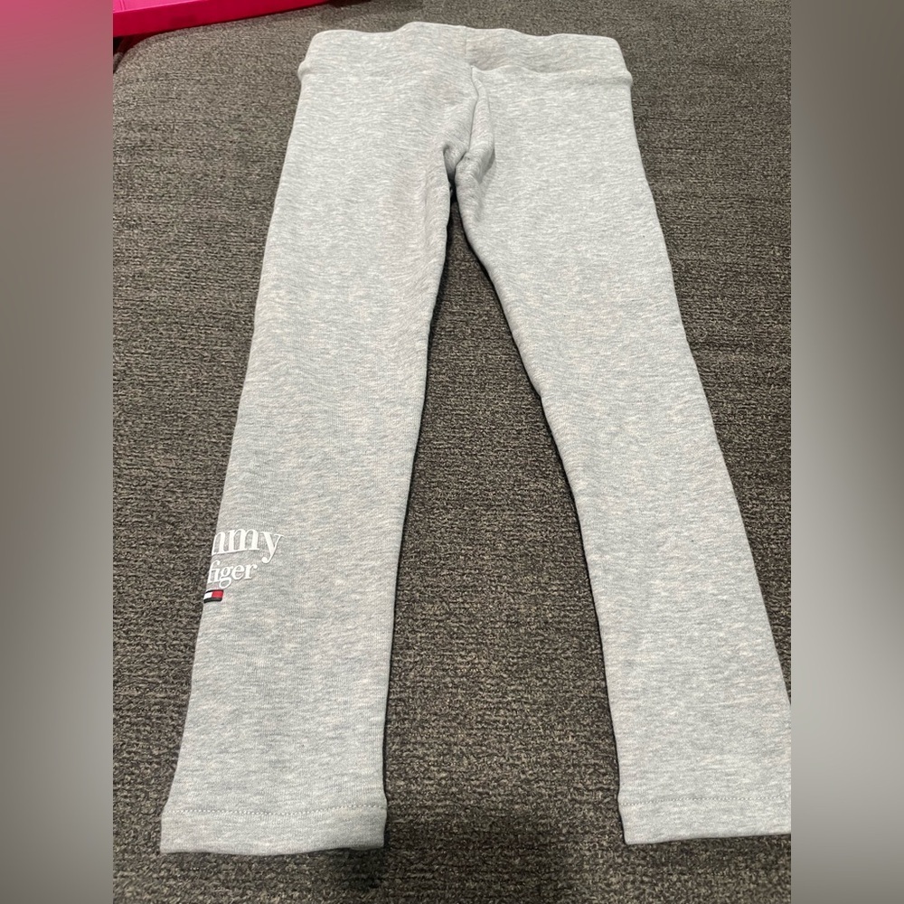 Tommy Hilfiger leggings Toddler girl size 3
NWT
